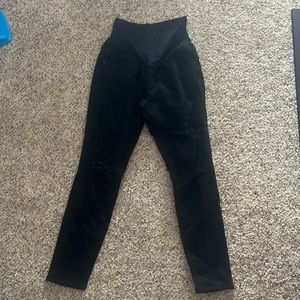 Black Maternity Skinny Jeans. Distressed.